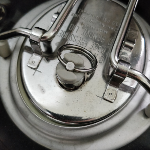 Overpressure valve Gray (6.9bar / 100psi) for Cornelius barrels, CO2 Regulator etc