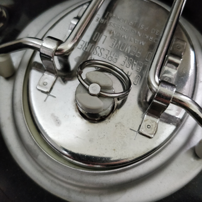 Overpressure valve Gray (6.9bar / 100psi) for Cornelius barrels, CO2 Regulator etc